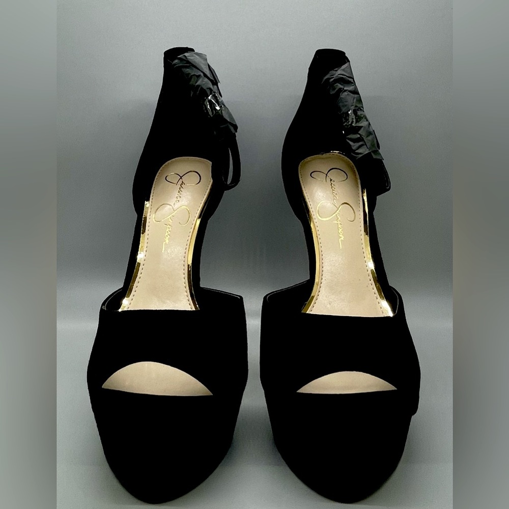 BRAND NEW !!! Perfect black platform heels for romantic date. Sexy and elegant!